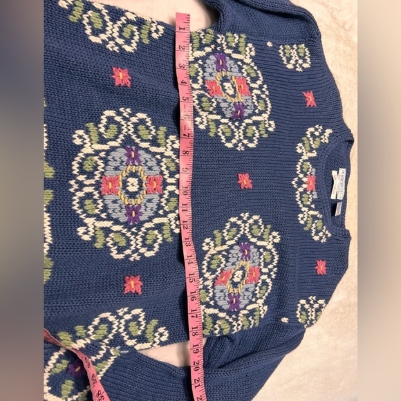 Northern Isles hand embroidered ramie sweater size medium - Picture 5 of 7